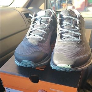Shoe Merrell size is 10:5